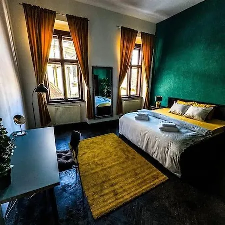 Cozy & Charming Apt. Downtown *