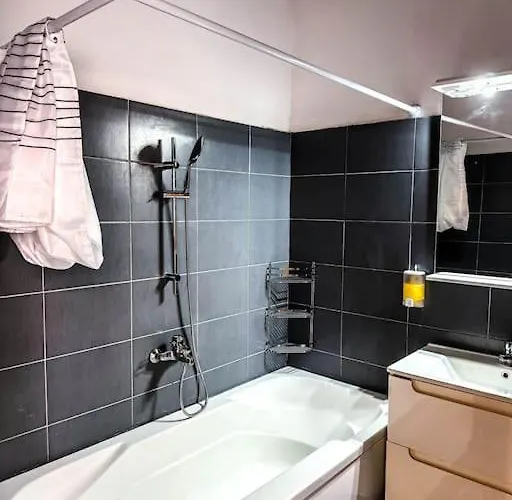 Cozy & Charming Apt. Downtown Διαμέρισμα