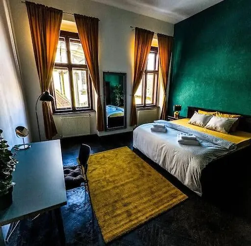 Cozy & Charming Apt. Downtown *